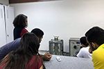 Aula prática no Laboratório de Materiais