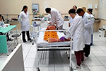 Alunos de Enfermagem realizam práticas laboratoriais na disciplina de Saúde do Adulto